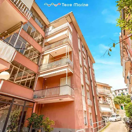 Inside Lerici, Free Parking Daire