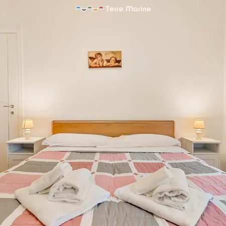 Inside Lerici, Free Parking *